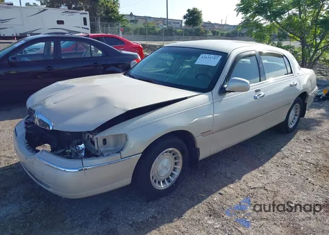 2001 Lincoln Town Car Cartier из США, поврежденный, VIN 1LNHM83W81Y727794